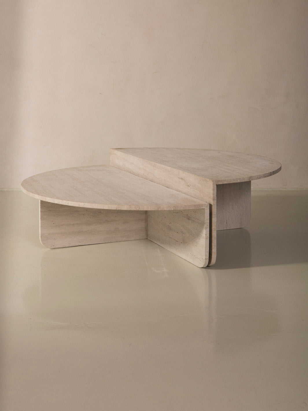 Lune travertine table set