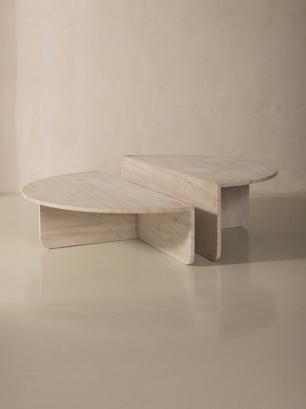 Lune travertine table set