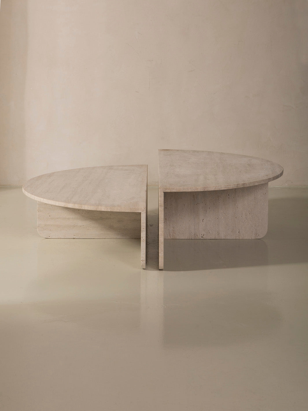 Lune travertine table set
