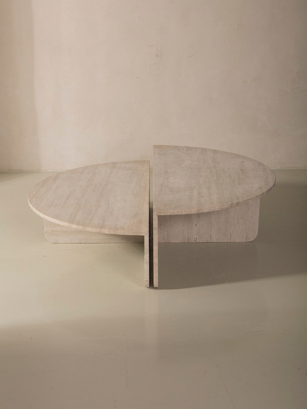 Lune travertine table set