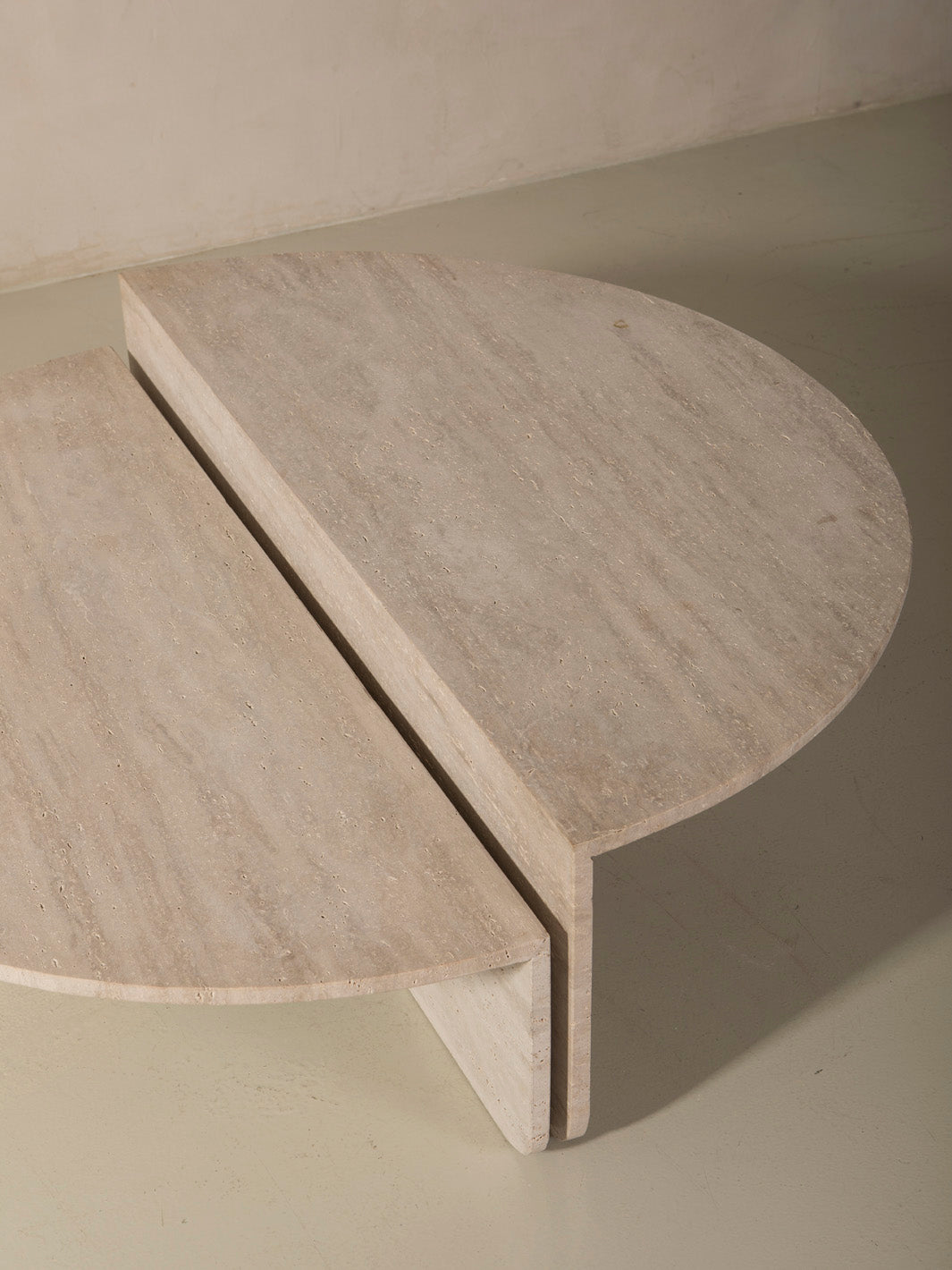Lune travertine table set