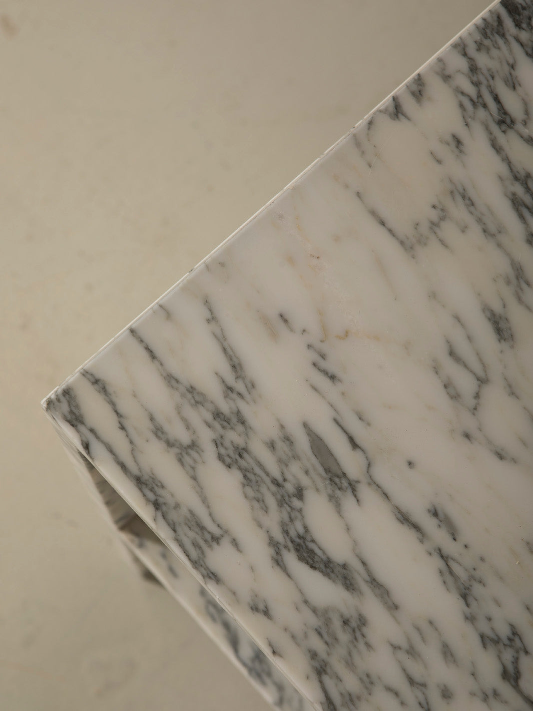 Calacatta Table