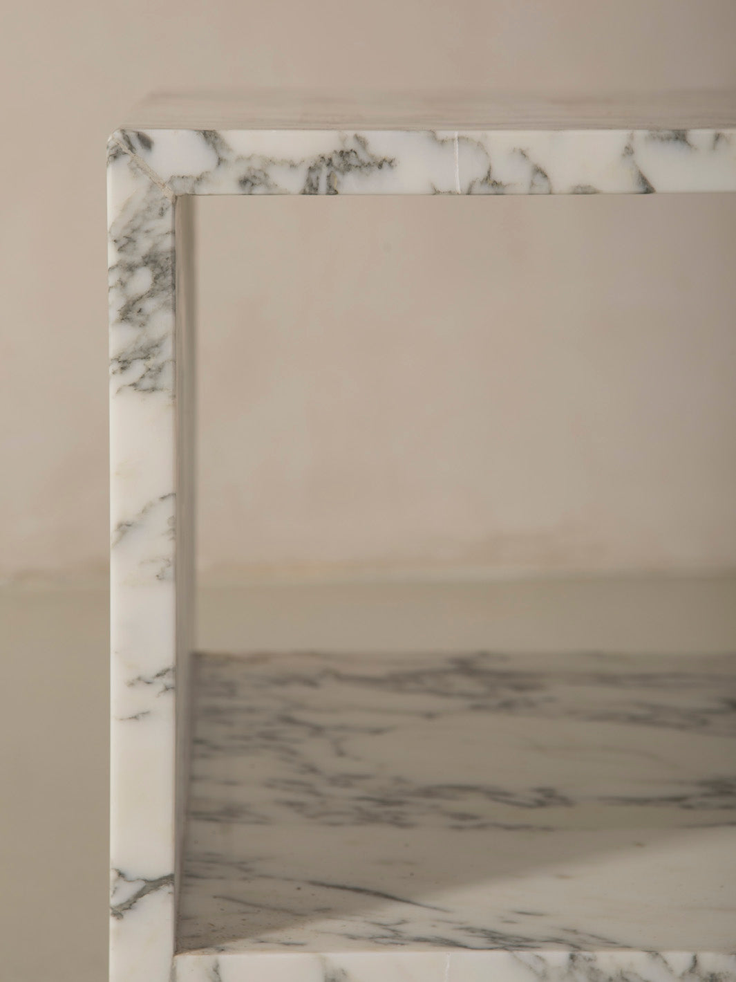 Calacatta Table