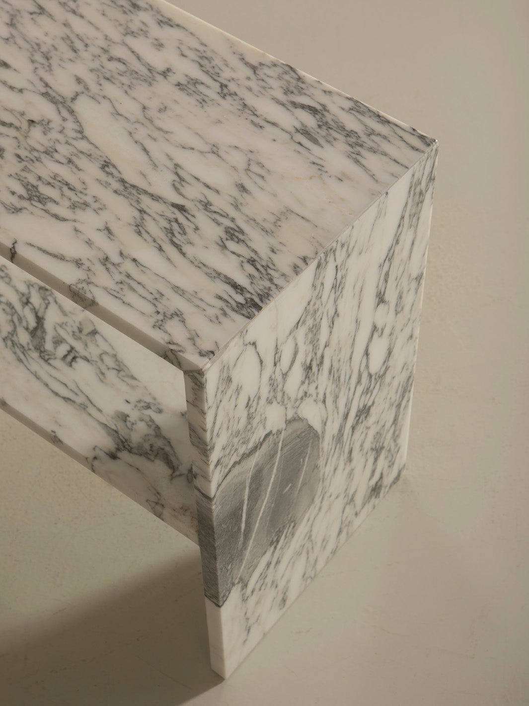 Calacatta Table