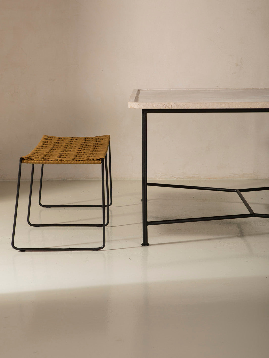 Mesa Mott 130x130x73cm