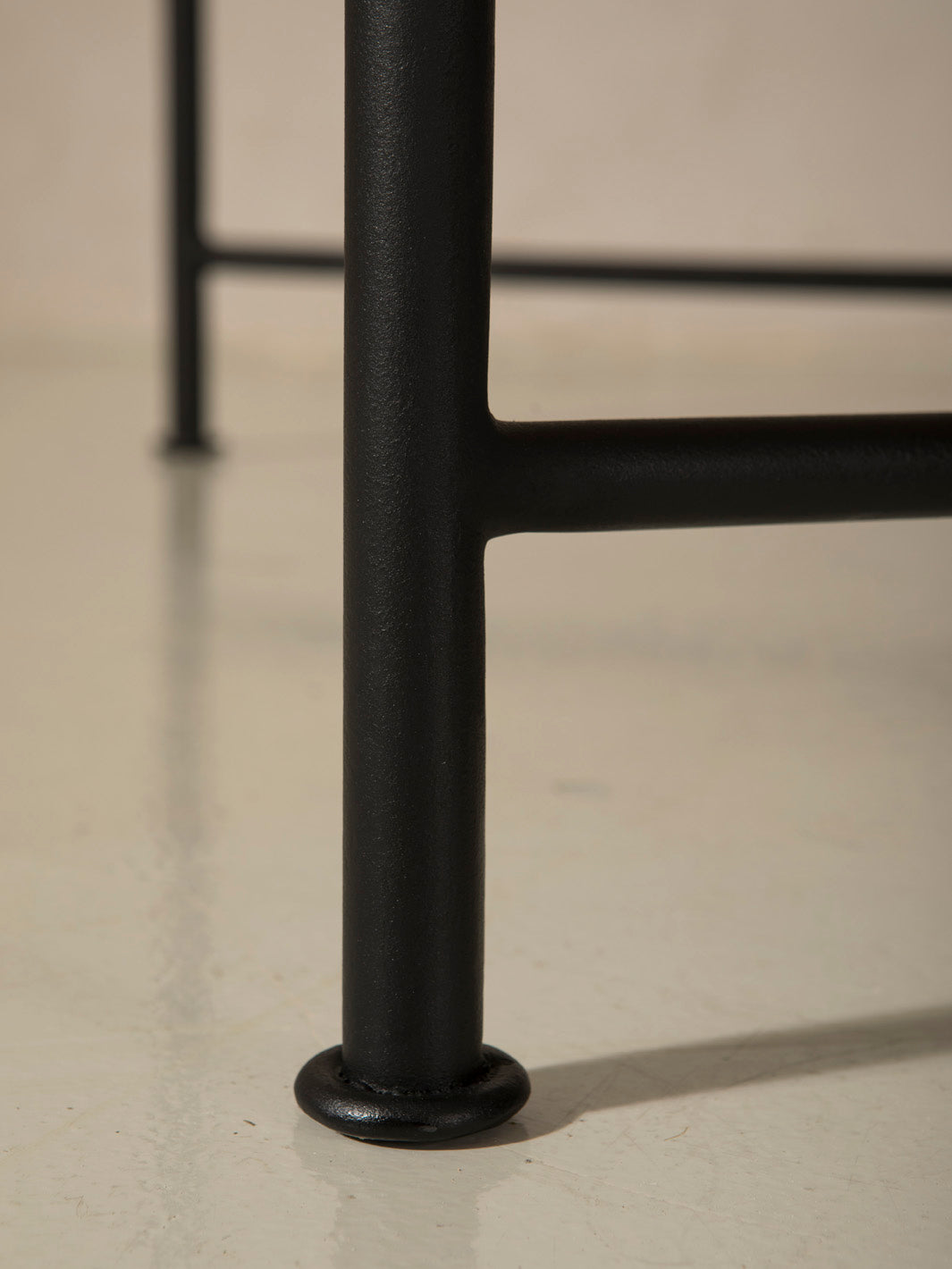 Mesa Mott 130x130x73cm