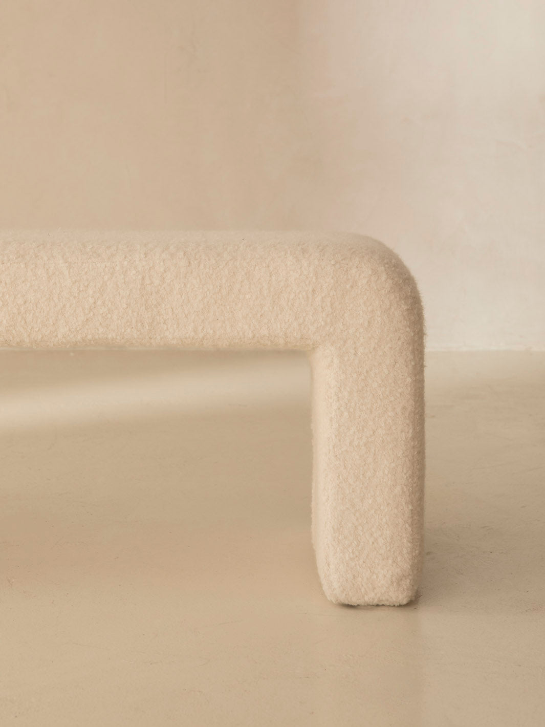 Curve white curl bench