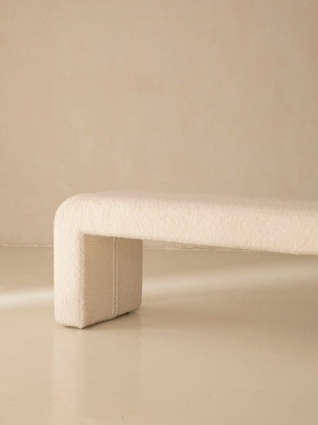 Curve white curl bench