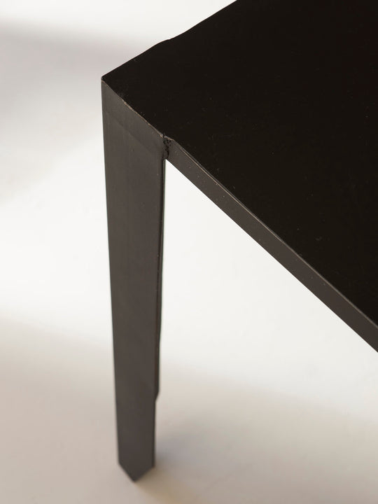 Table en métal noir