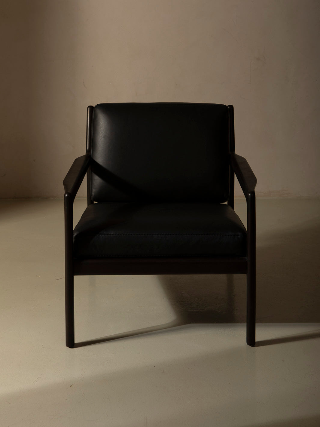 Jack armchair with black cushion