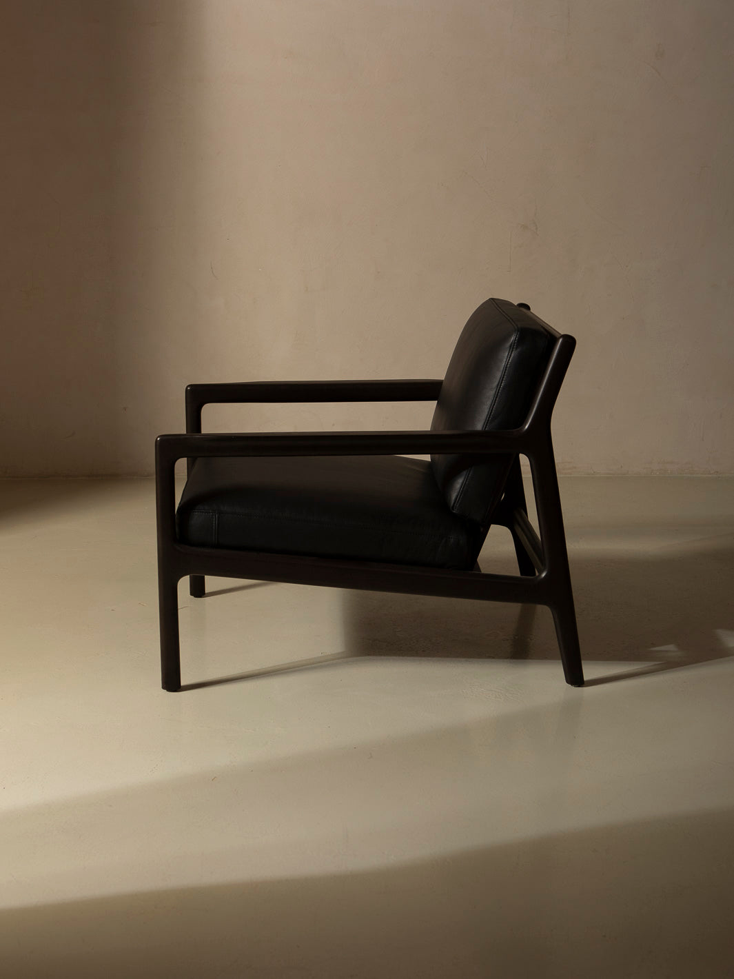 Jack armchair with black cushion
