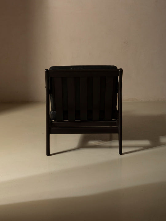 Jack armchair with black cushion
