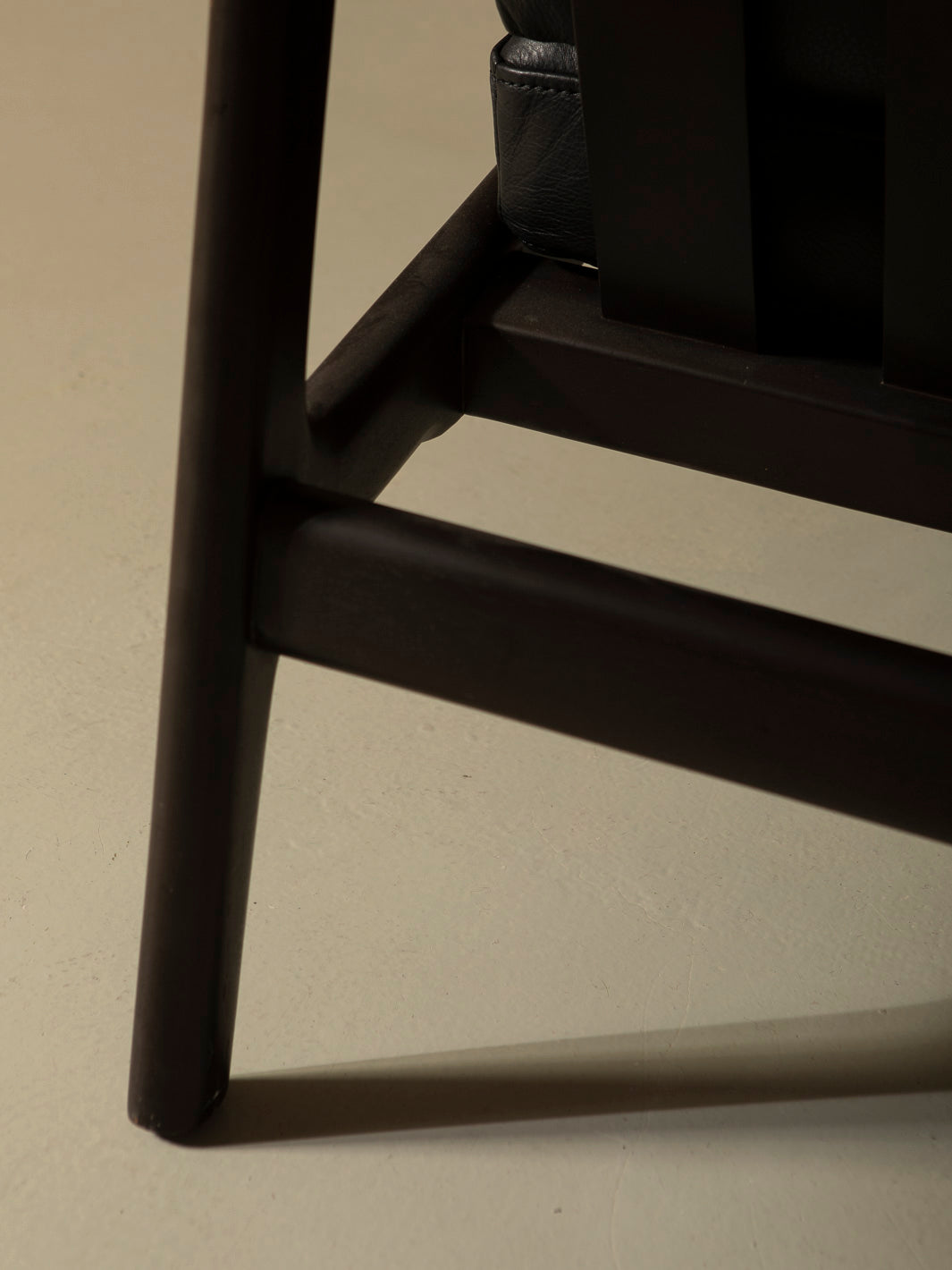 Jack armchair with black cushion
