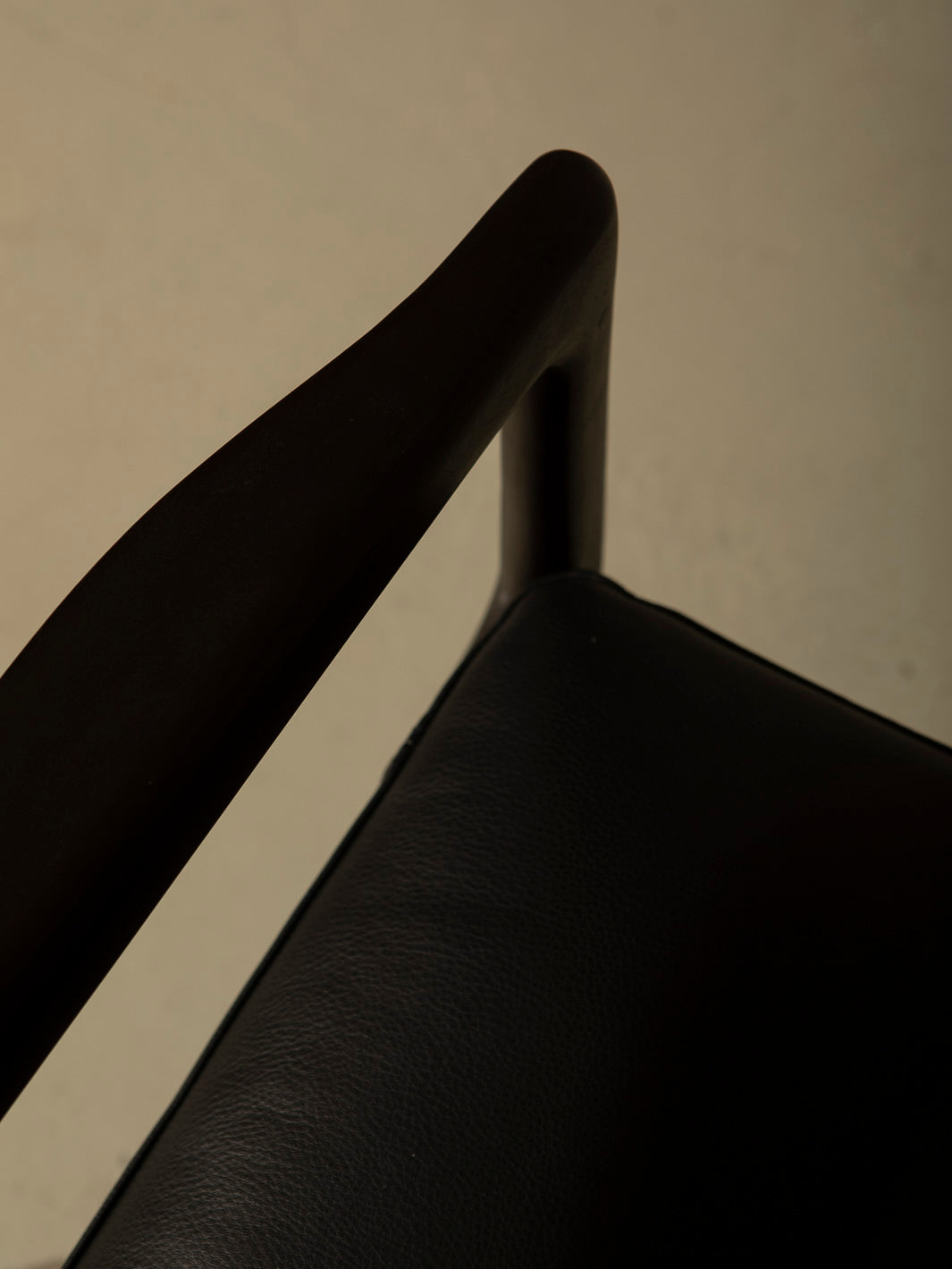 Jack armchair with black cushion