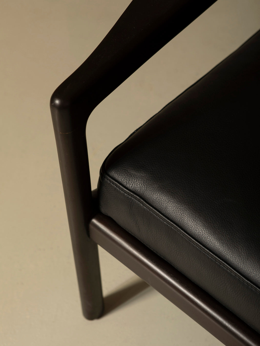 Jack armchair with black cushion