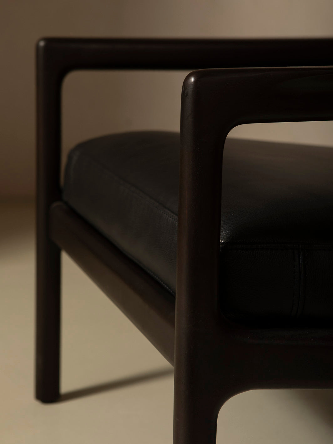 Jack armchair with black cushion