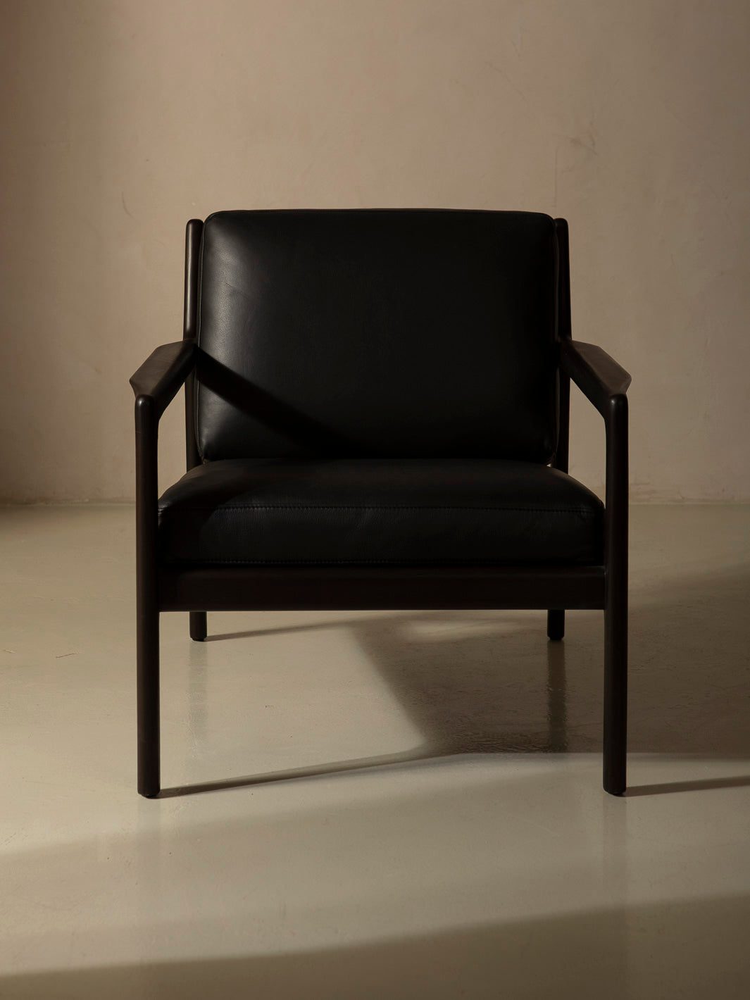 Jack armchair with black cushion