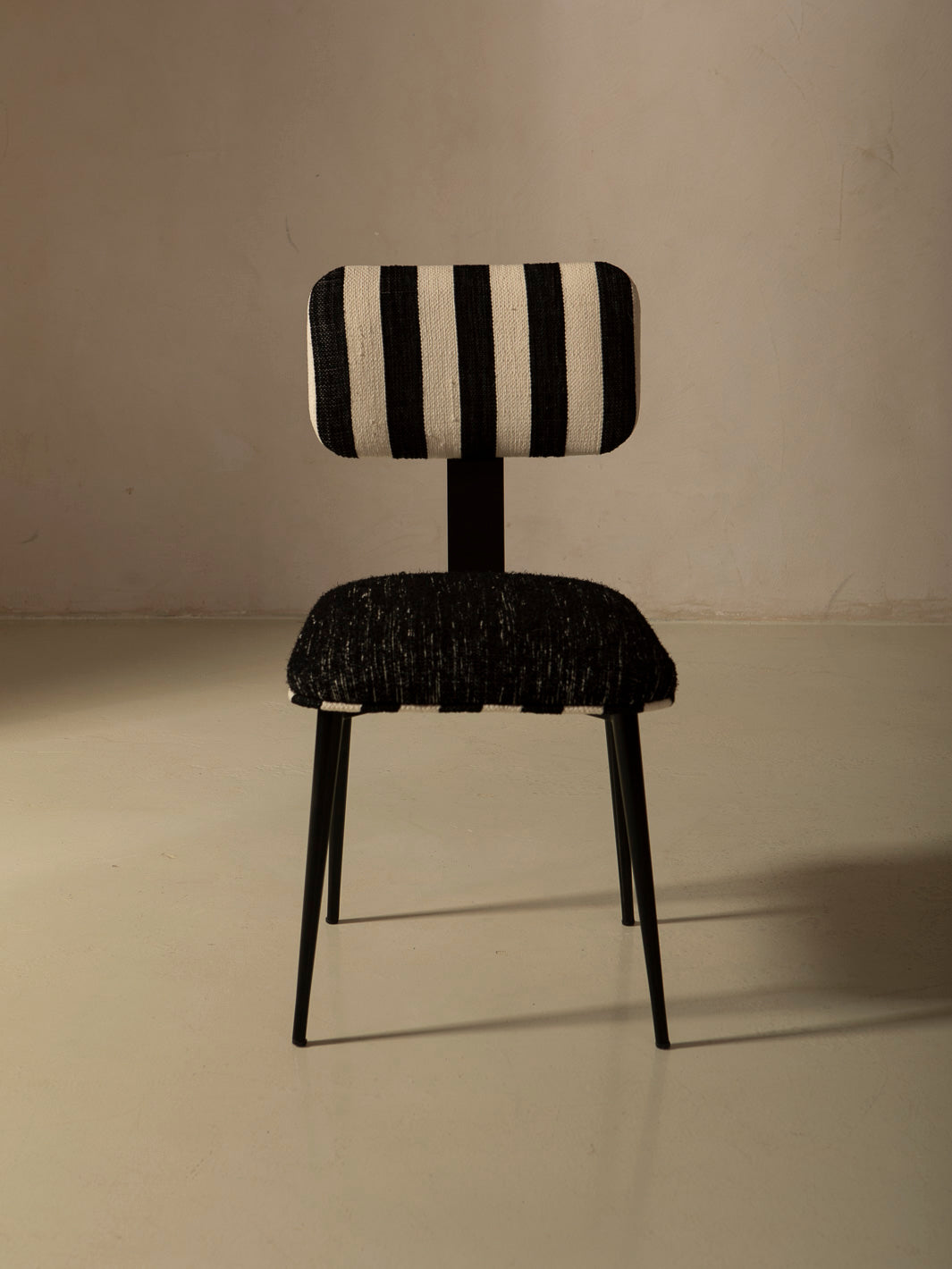 Silla T negra