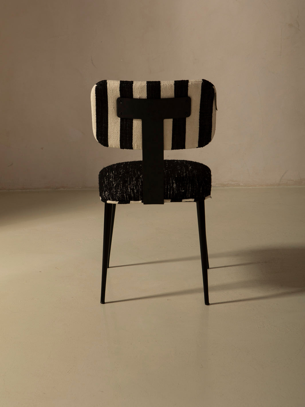Silla T negra