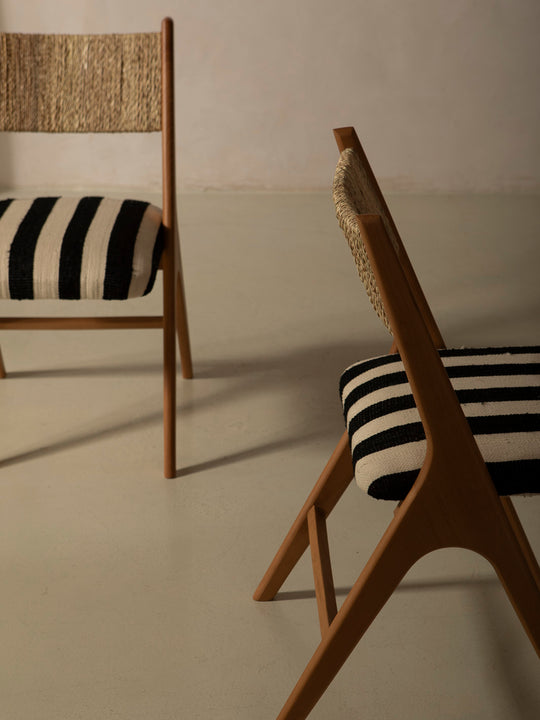 Silla Nura rayas blancas y negras