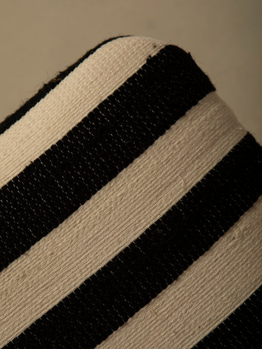 Silla Nura rayas blancas y negras