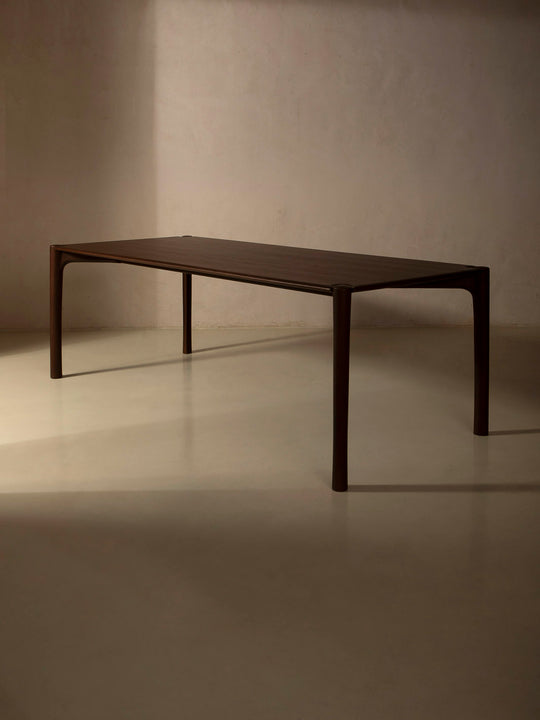 Mesa comedor PI de teca marrón