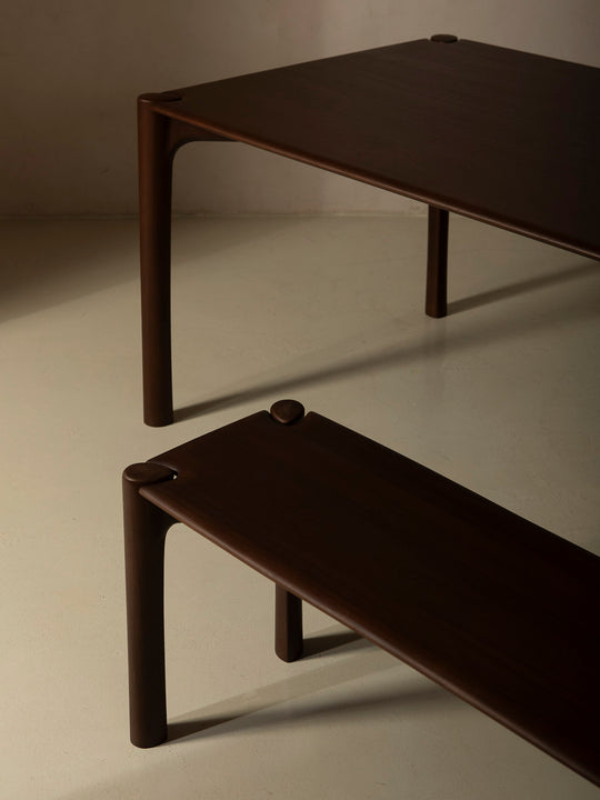 Mesa comedor PI de teca marrón