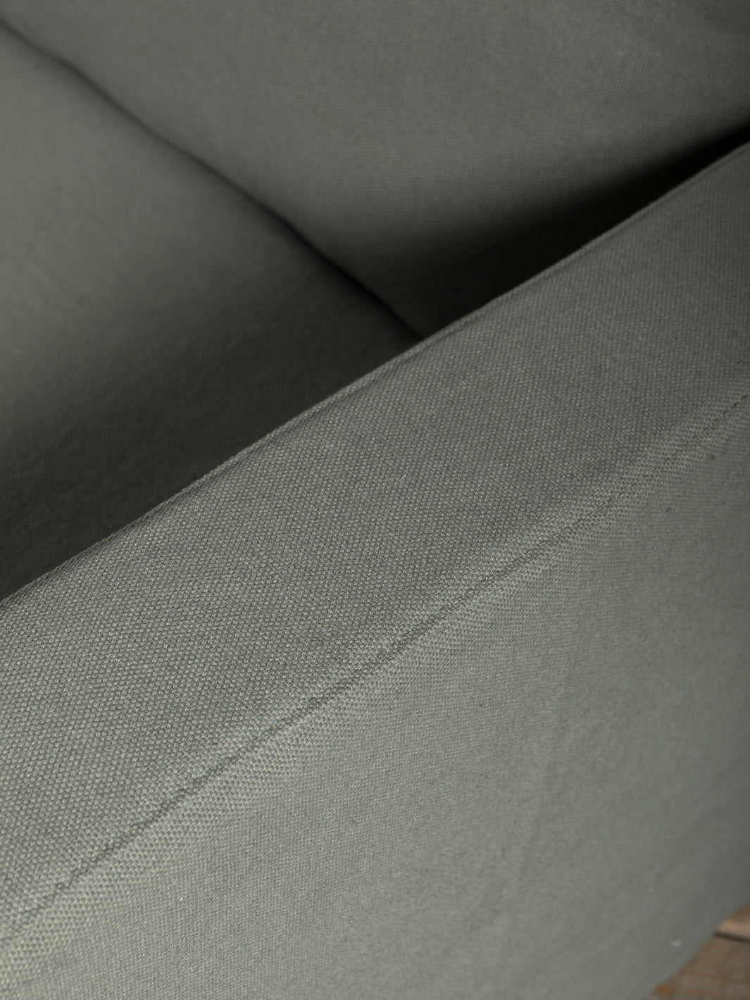 Comporta sofa in Smoke Grey linen