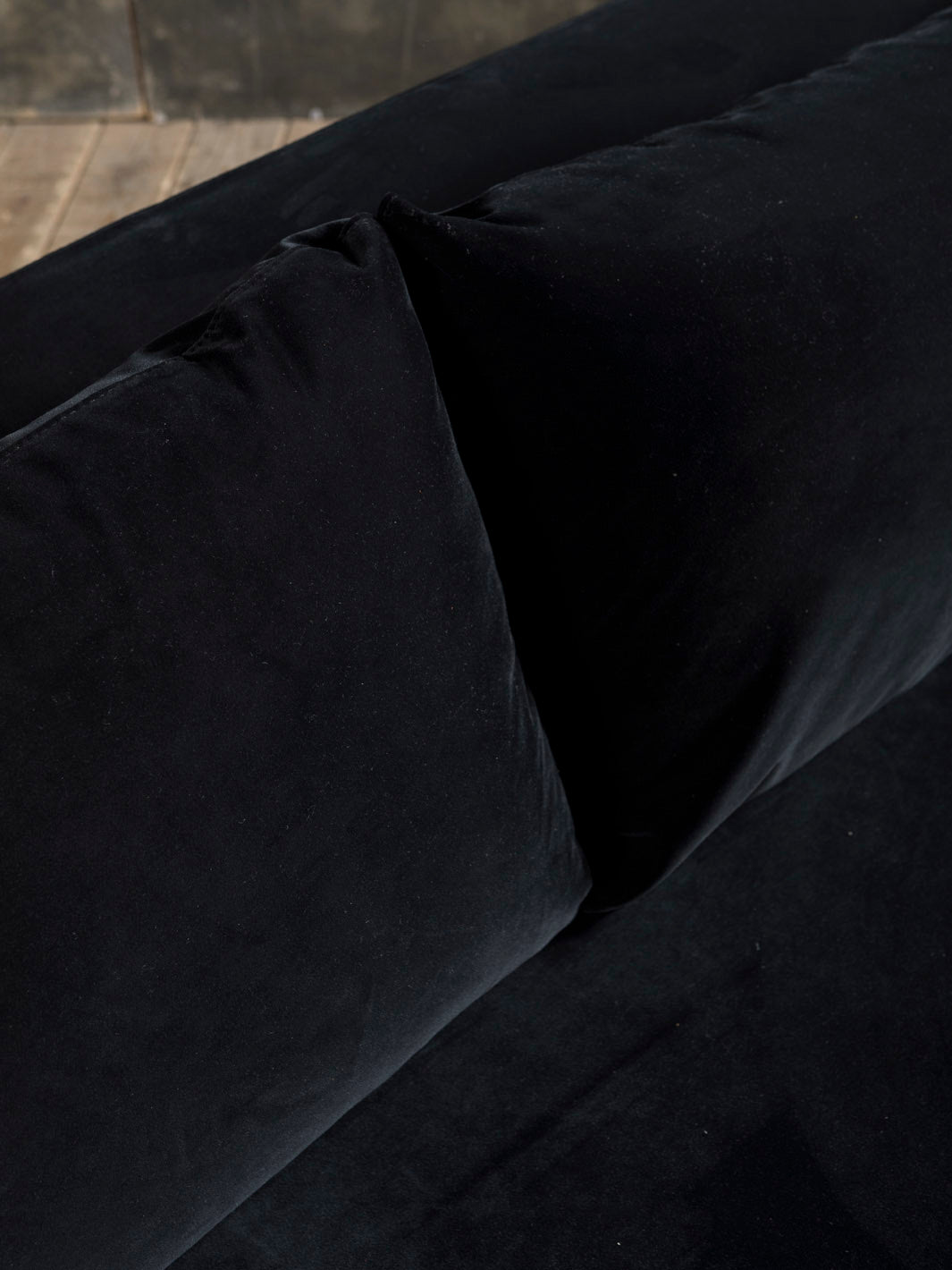 Comporta sofa in black velvet
