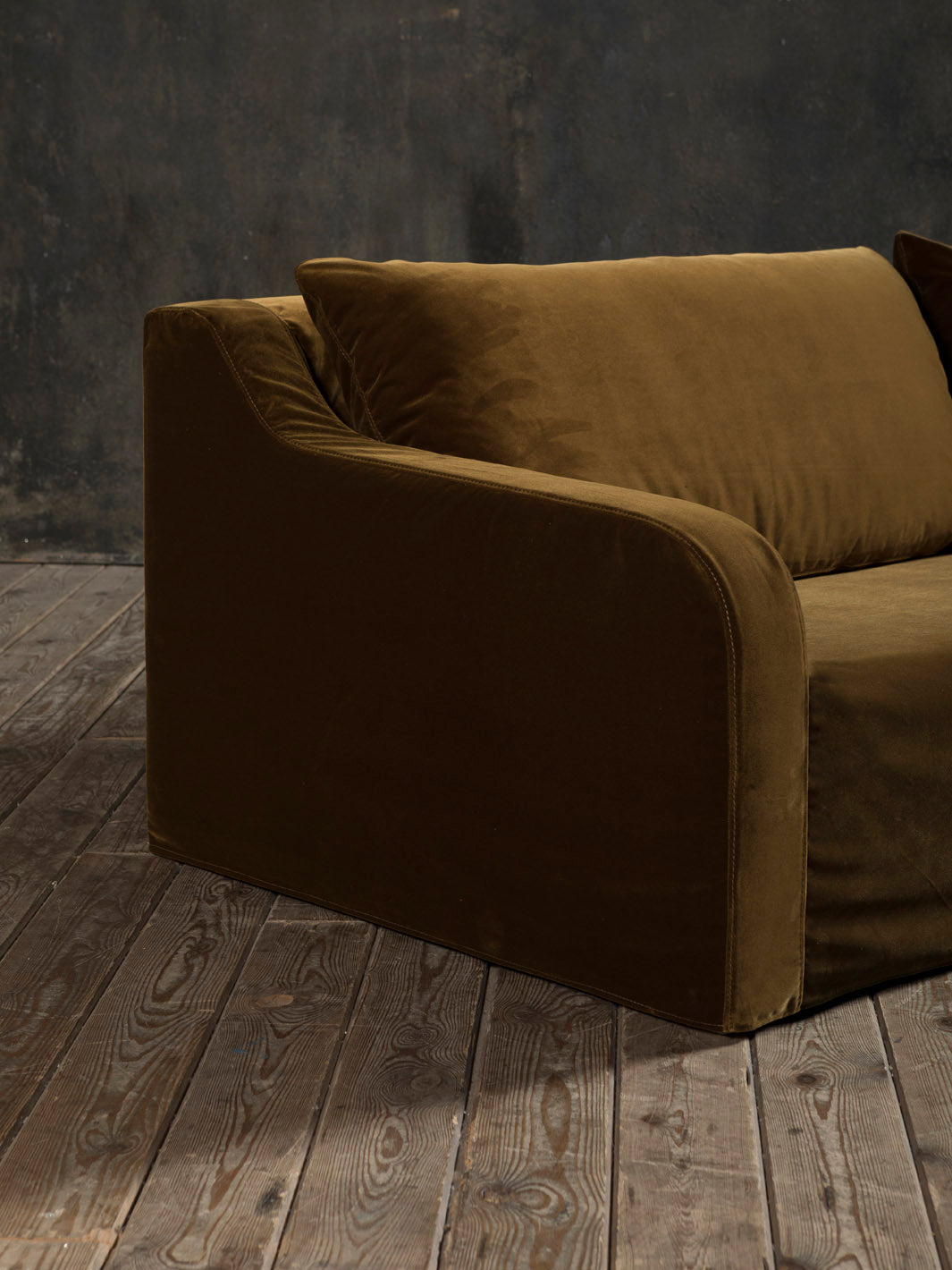 Sofá Comporta de terciopelo army