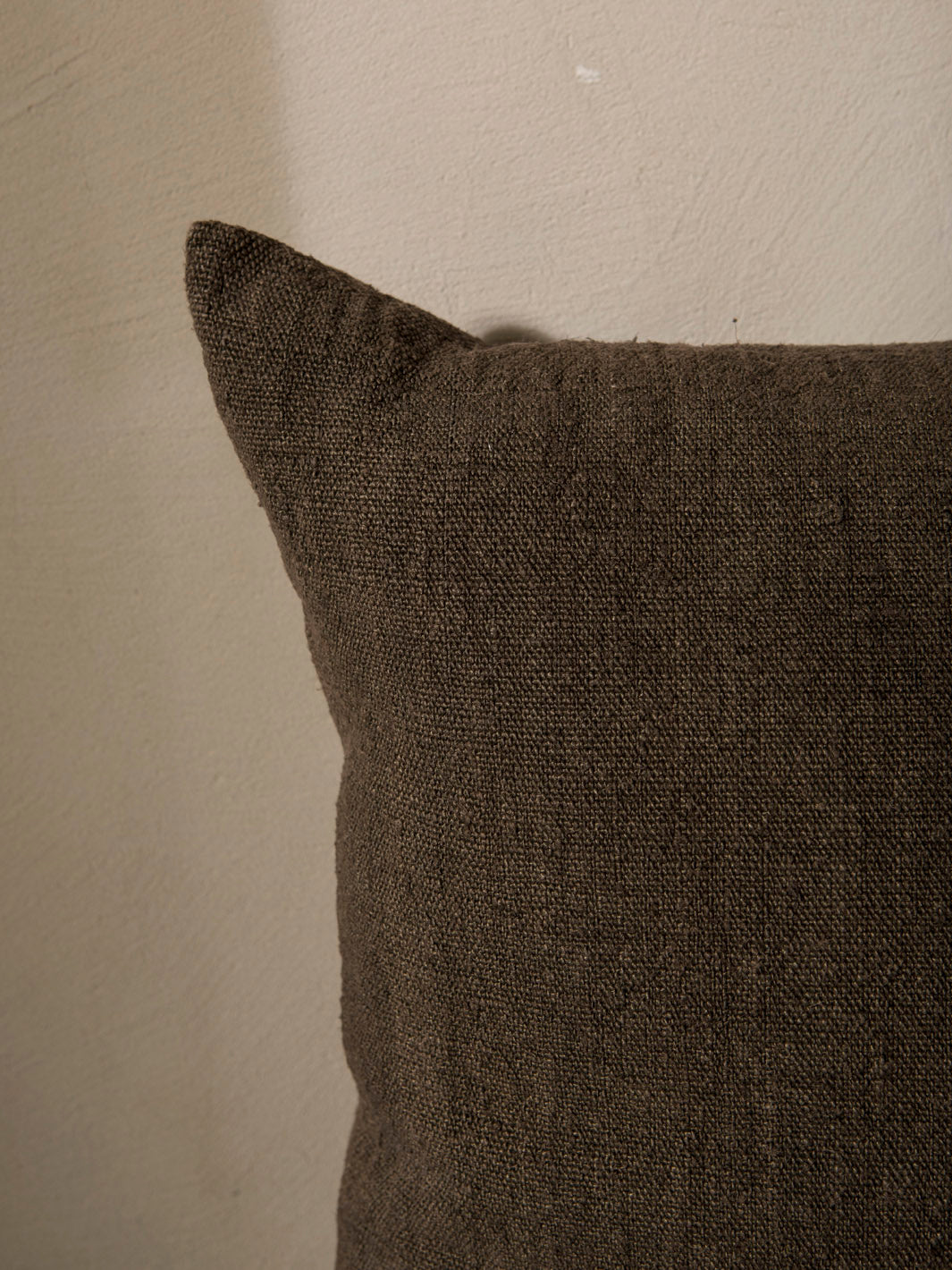 Cojín Isabelle Yamamoto BROWN 47x47cm