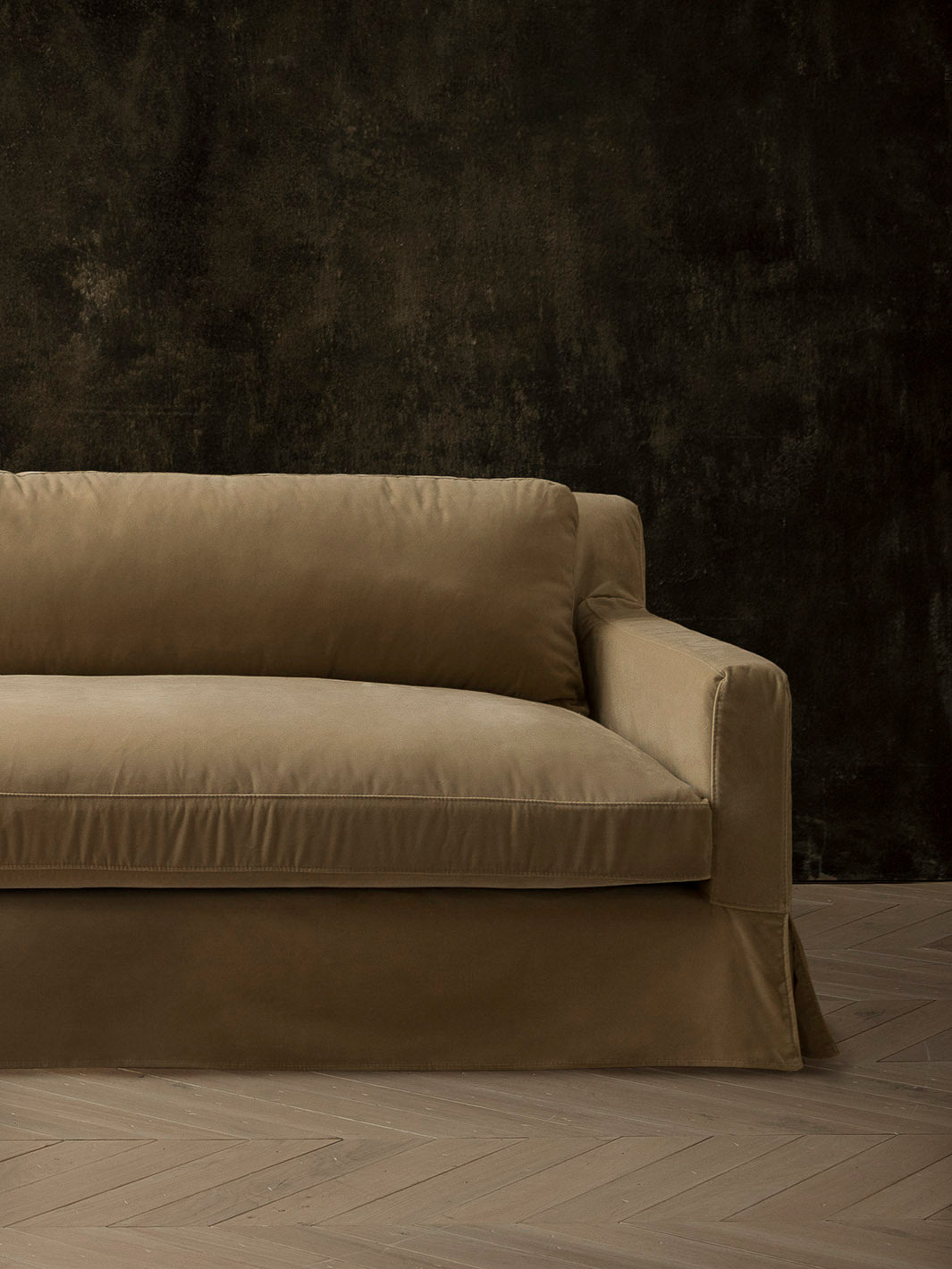 Amberes sofa in black velvet