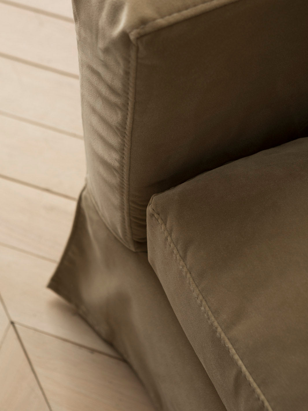 Amberes sofa in black velvet