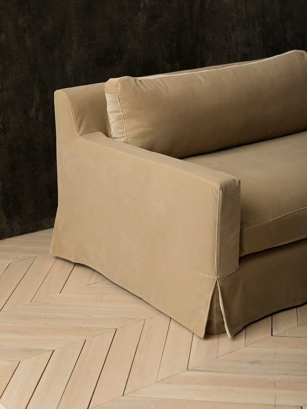 Amberes sofa in black velvet