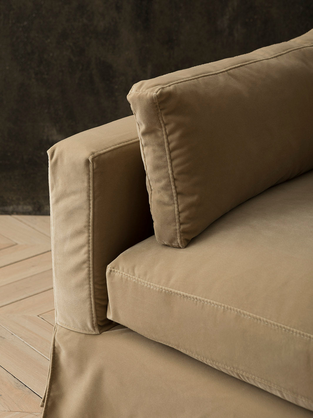 Amberes sofa in black velvet