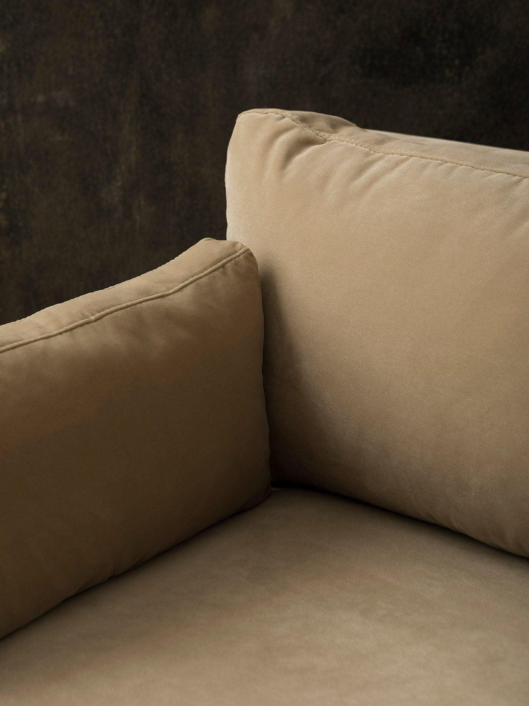 Amberes sofa in black velvet