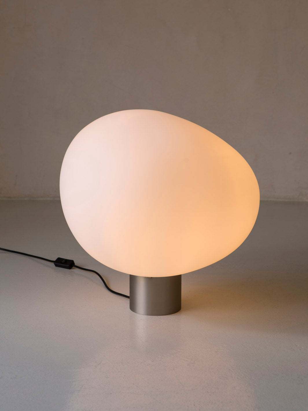 White Murano lamp with chrome base