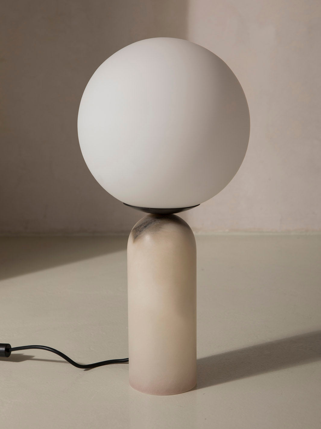 Atlas table lamp
