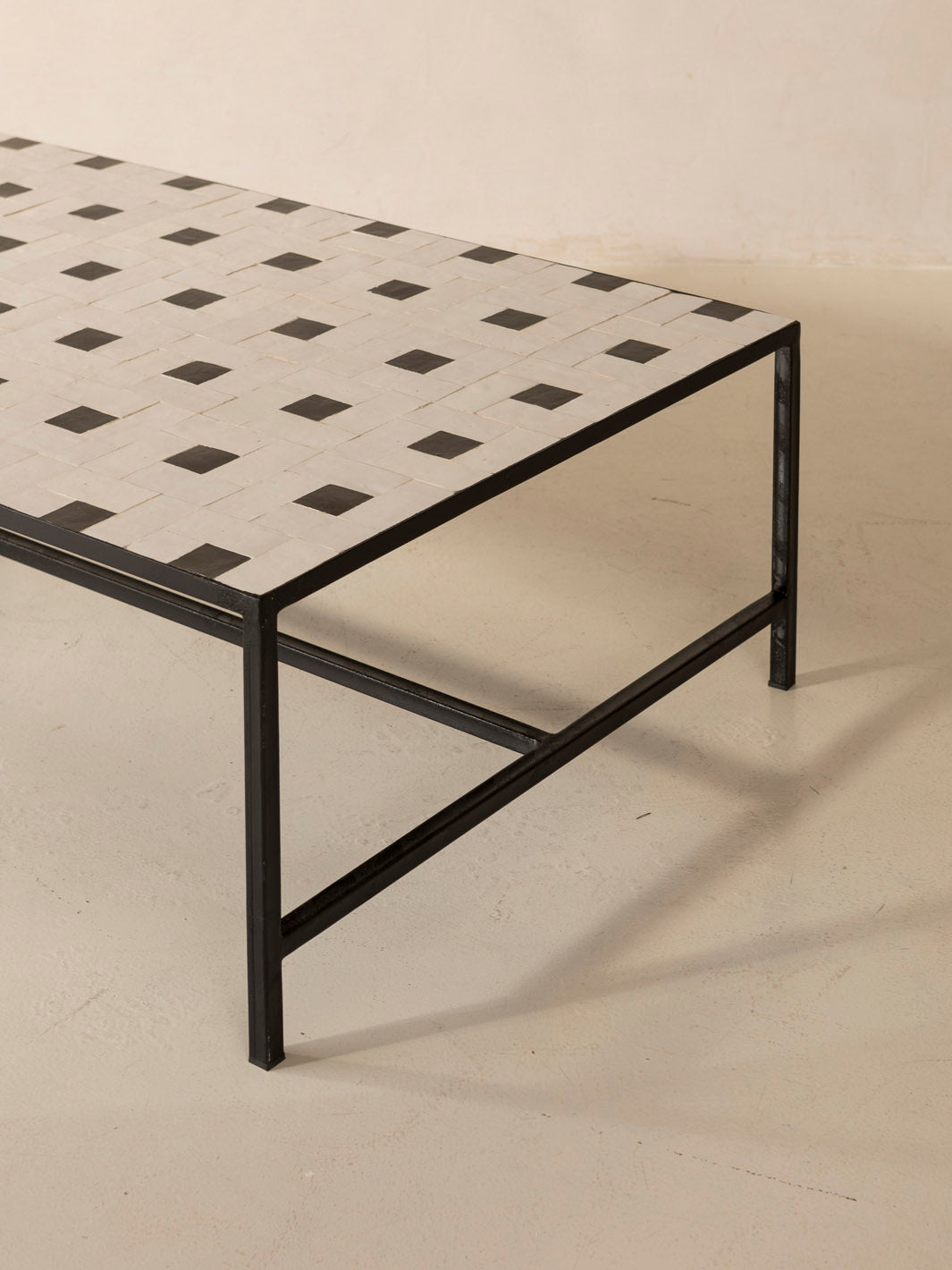 Table basse Zellige Damero noir et blanc 120x80x40cm