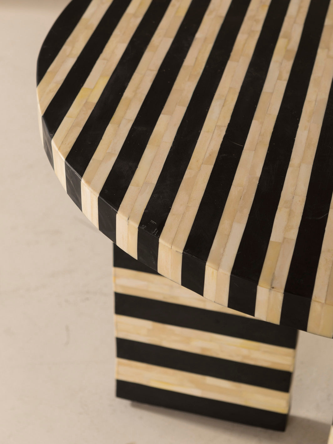 African marquetry table rayon triptych foot Ø90cm