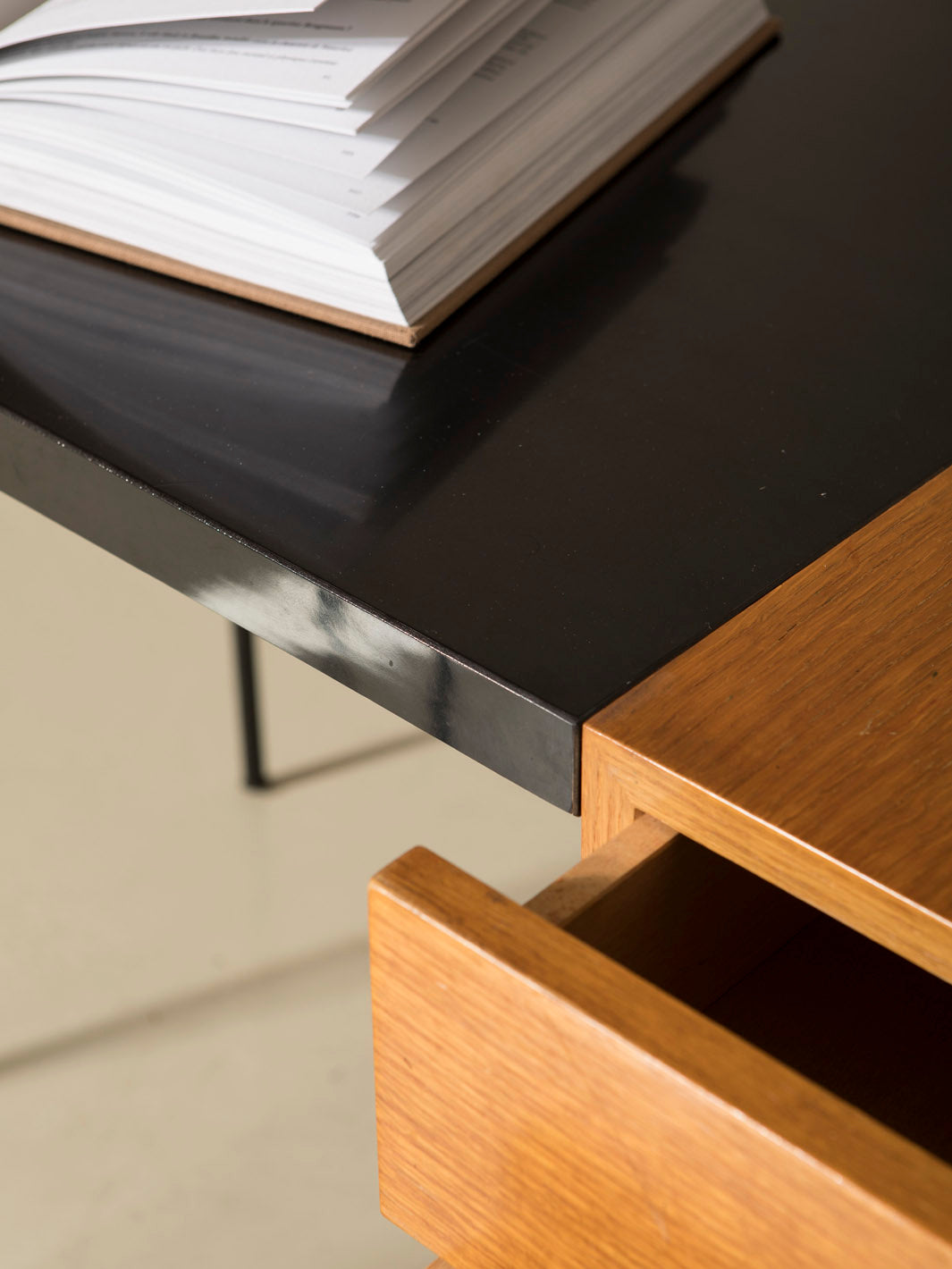 Bureau Pierre Paulin CM 141