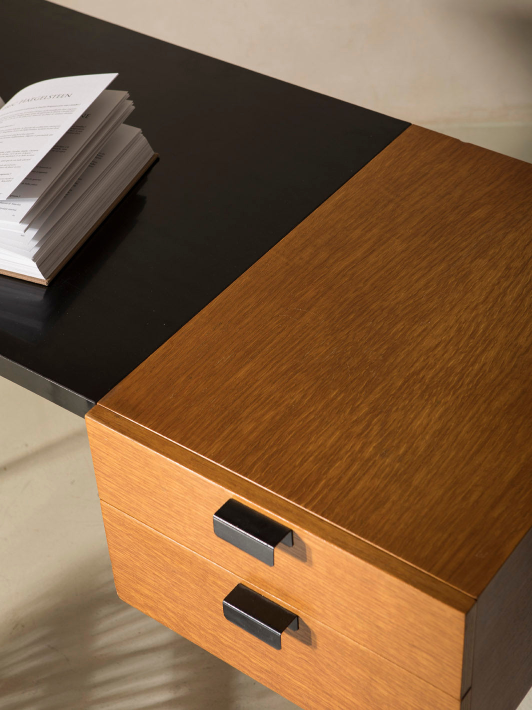 Bureau Pierre Paulin CM 141
