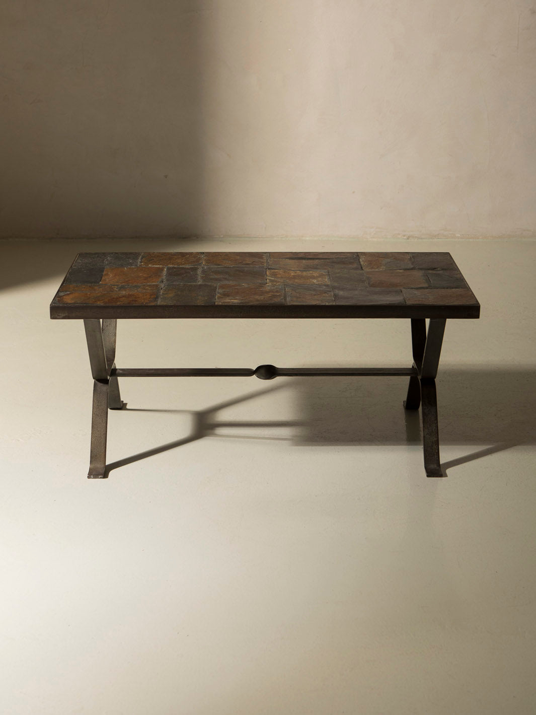 Mesa Suiza piedra años 70