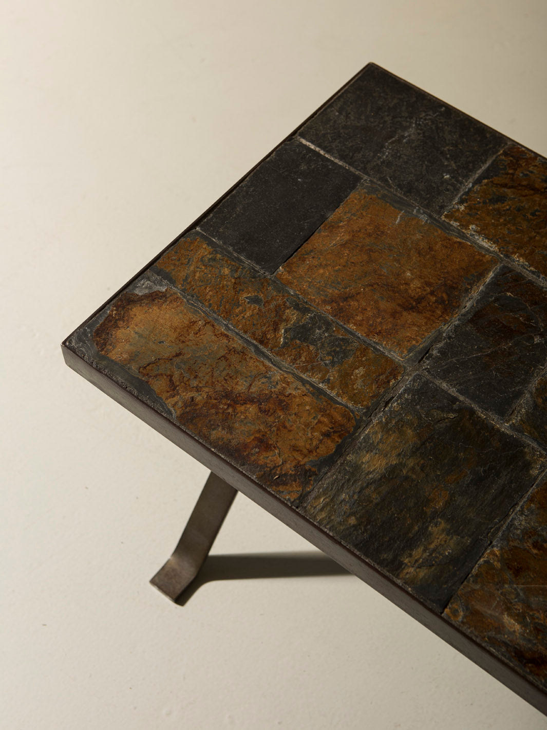 Mesa Suiza piedra años 70