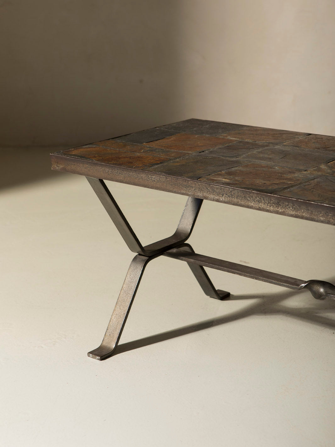 Mesa Suiza piedra años 70