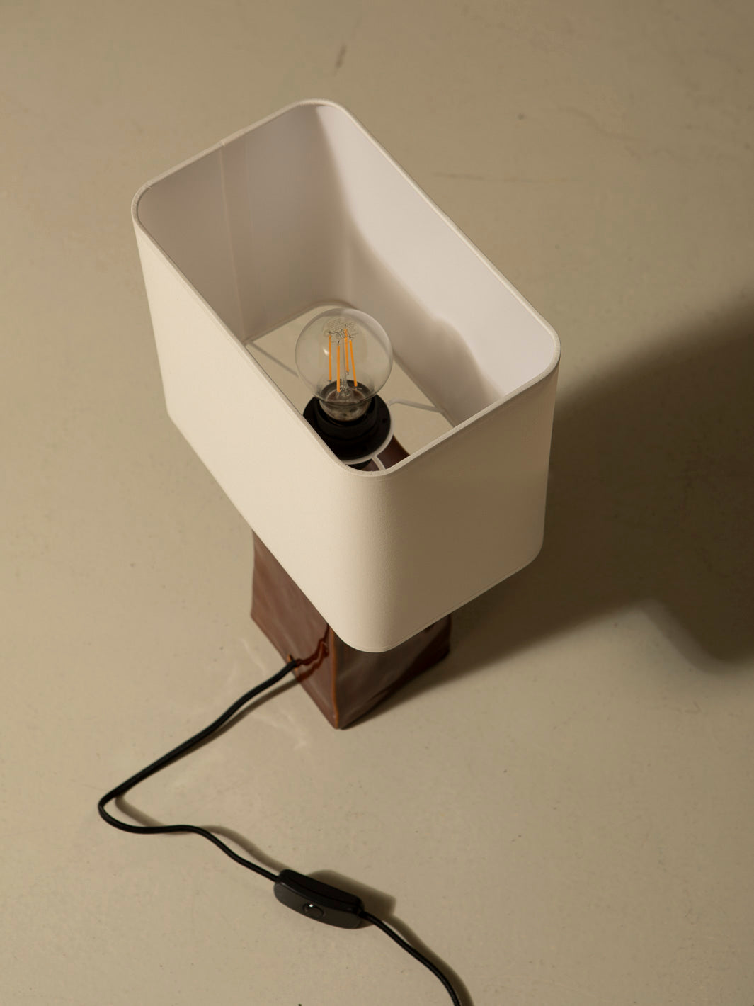 Lámpara de mesa Nomad Noisette