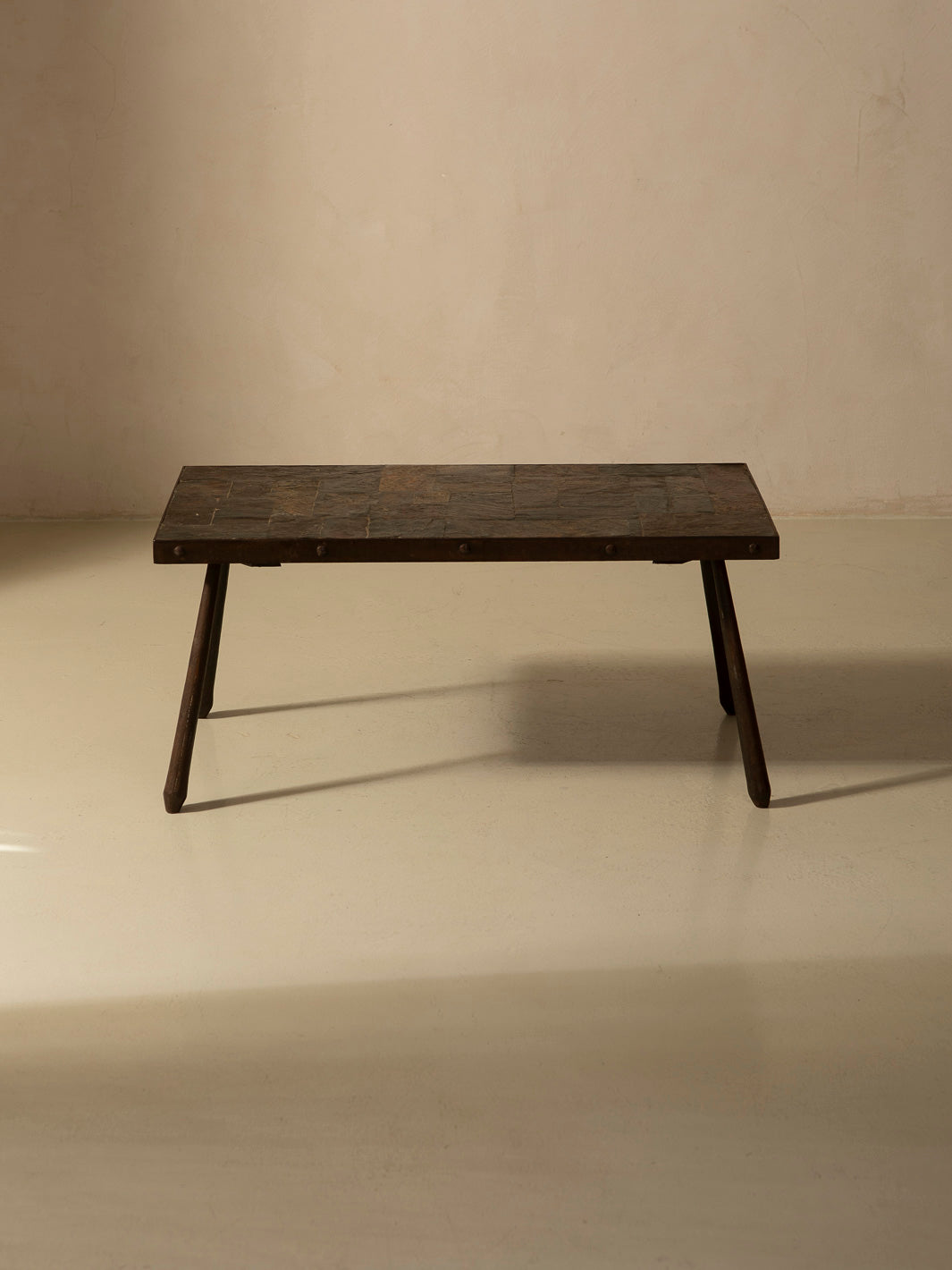 Mesa francesa de pizarra y hierro, años 50