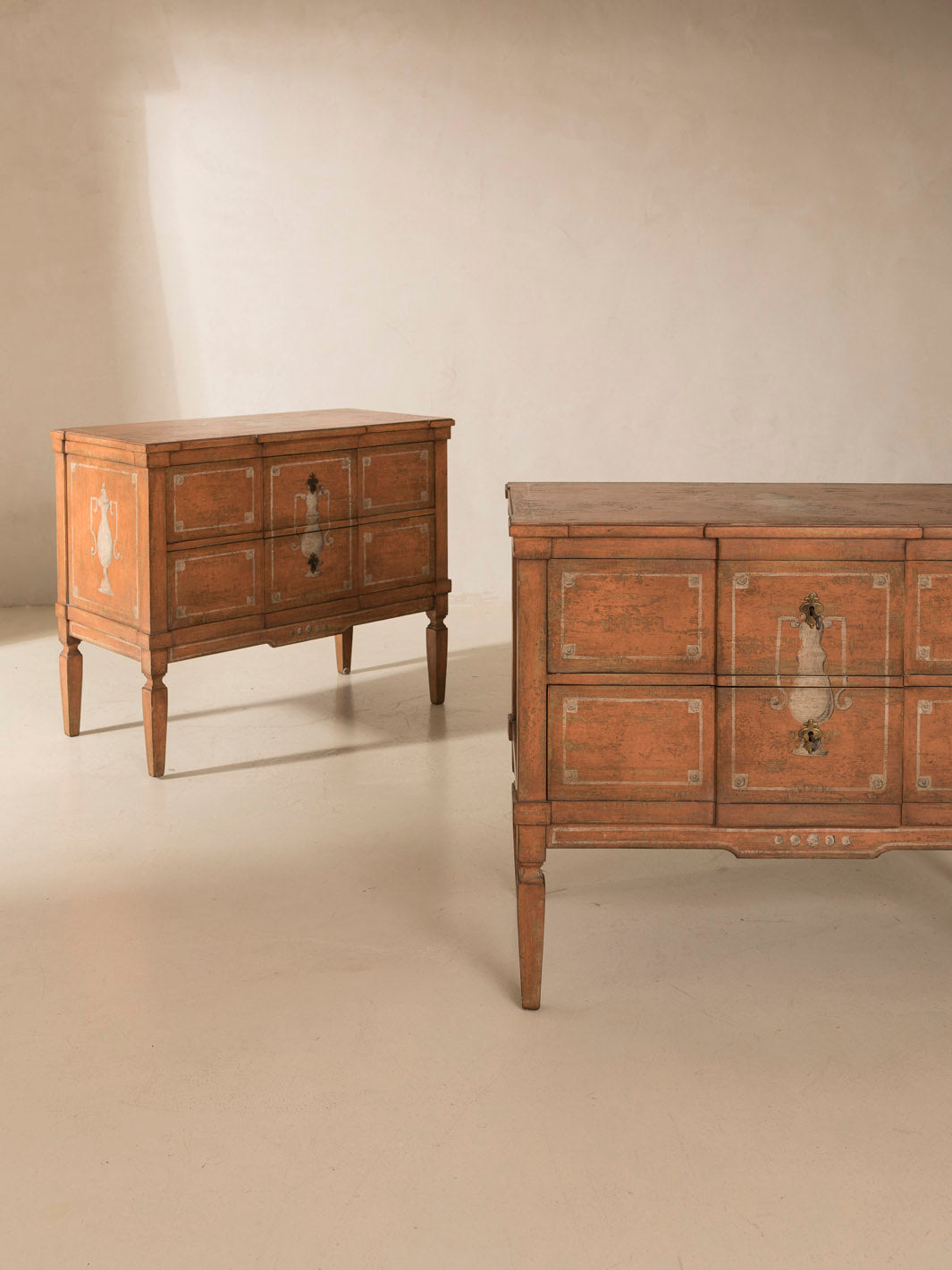 Bavarian Chest of Drawers Amphoras 