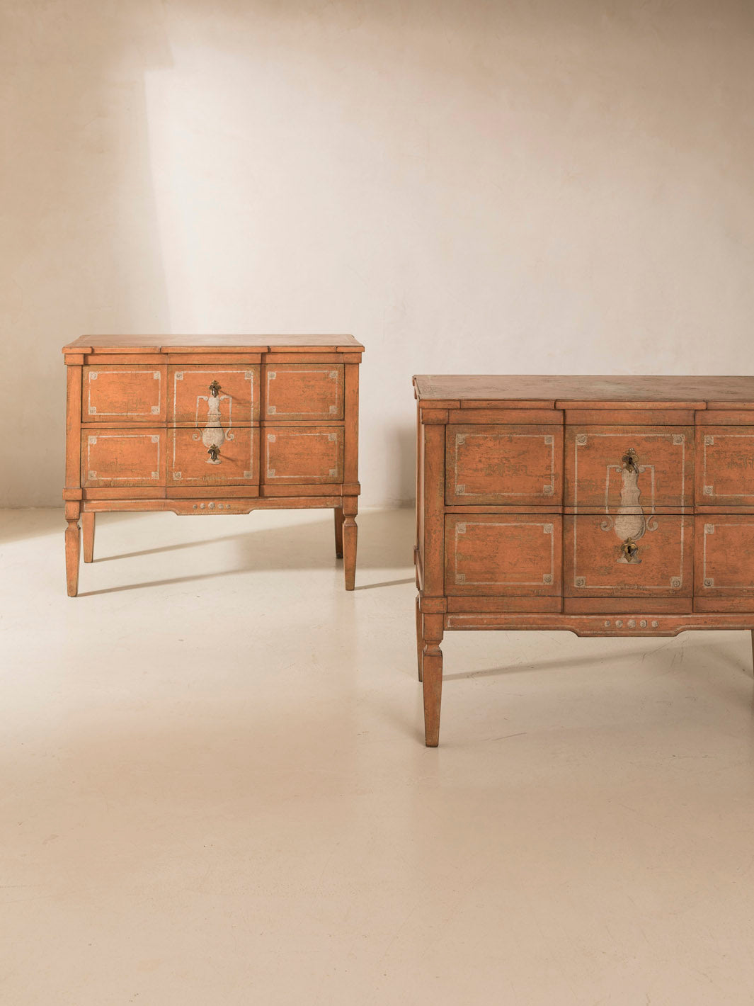 Bavarian Chest of Drawers Amphoras 