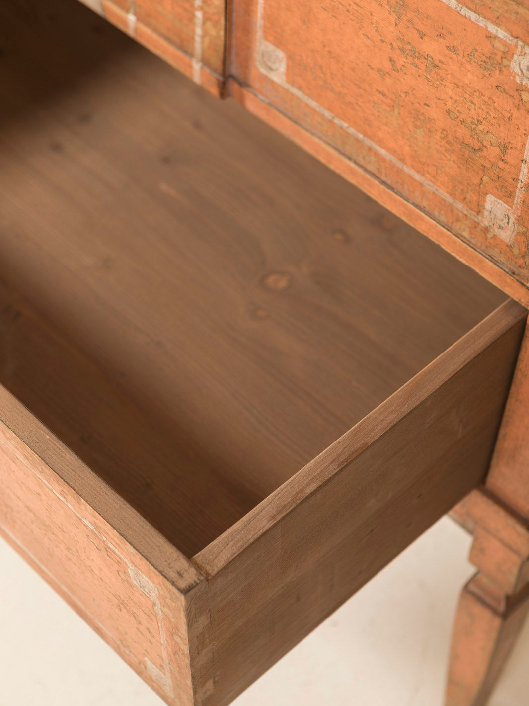 Bavarian Chest of Drawers Amphoras 